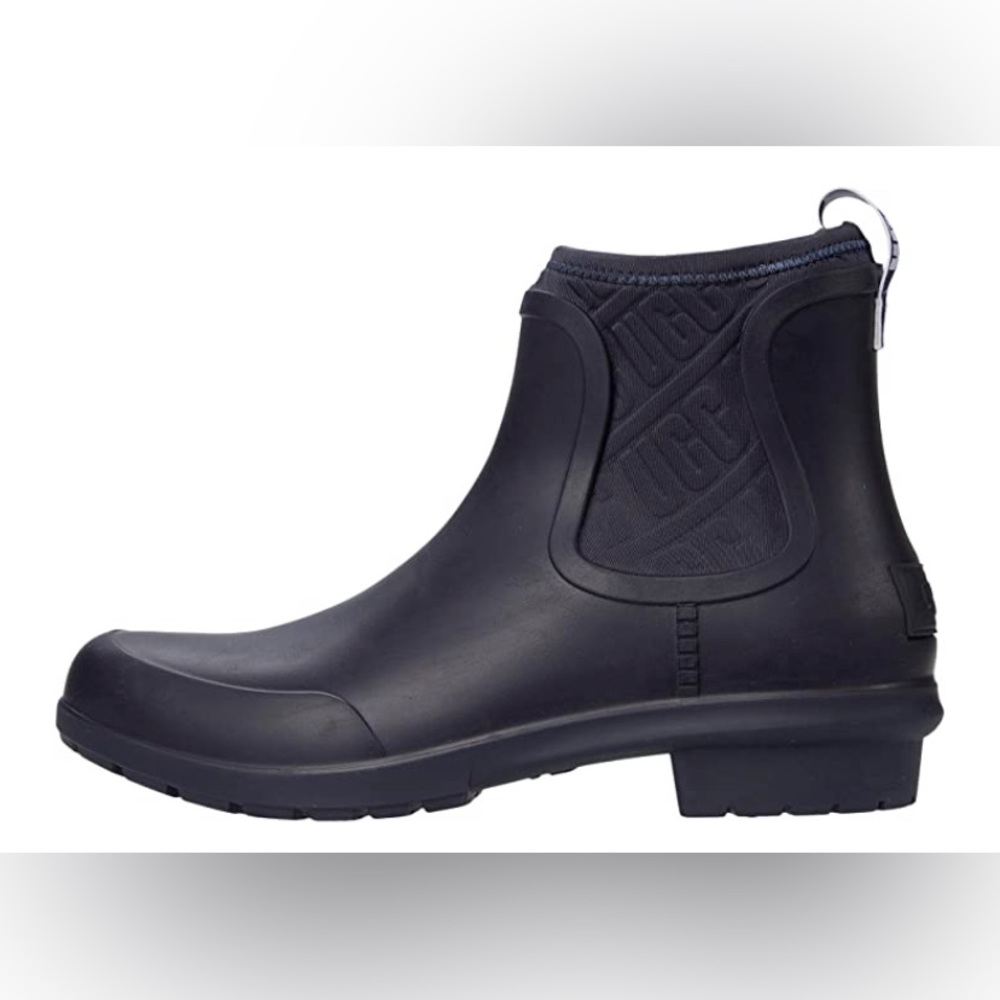 Ugg Chevonne Rain woman’s black outdoor boots size  8 .